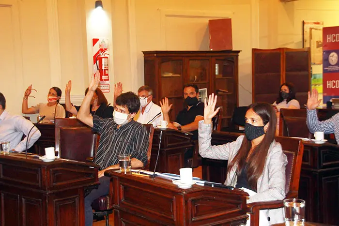 Debate acalorado por la iluminación pública y el plan de vacunación