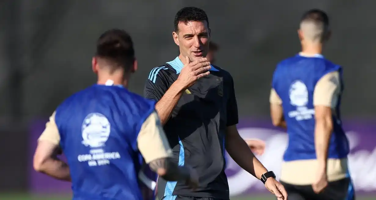 Scaloni no estará en el banco argentino ante Perú. Crédito: Reuters