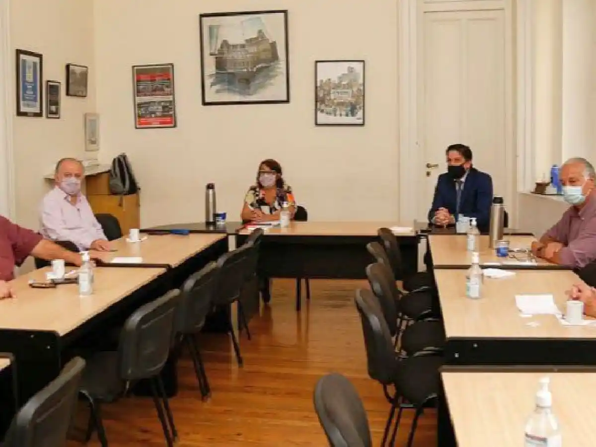 Los docentes acordaron un aumento salarial del 34,6%