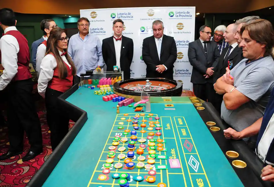 “Negro el 24” fue la primera bola que dio por  inaugurada la temporada estival del Casino