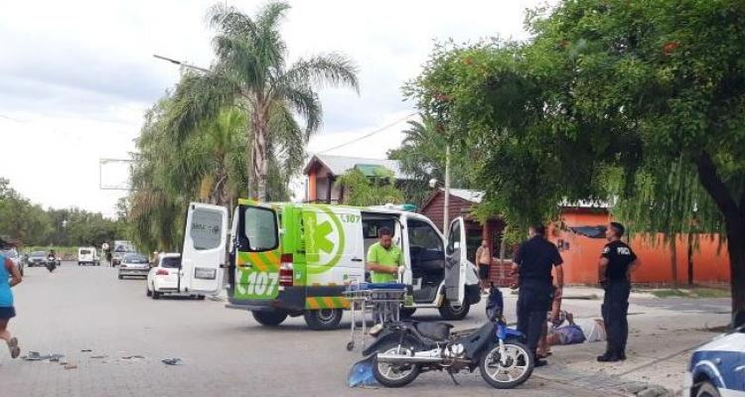 Moto chocó contra auto en 11 de Septiembre y San Lorenzo