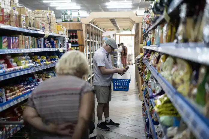 Las ventas en supermercados bonaerenses cayeron 6,3% en diciembre