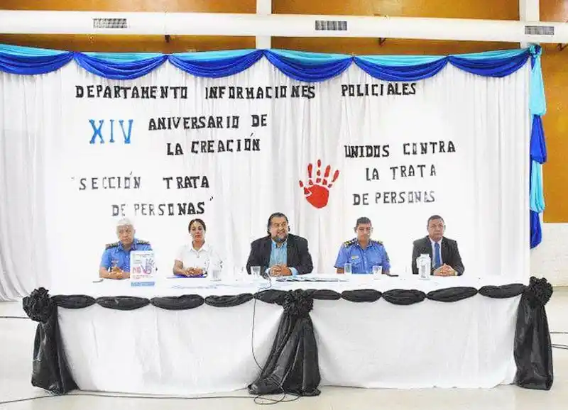 ACTO PROTOCOLAR EN LA ESCUELA DE CADETES