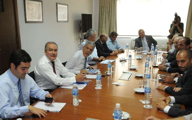 De Vido sigue impulsando junto a intendentes "Precios Cuidados" en la construcción