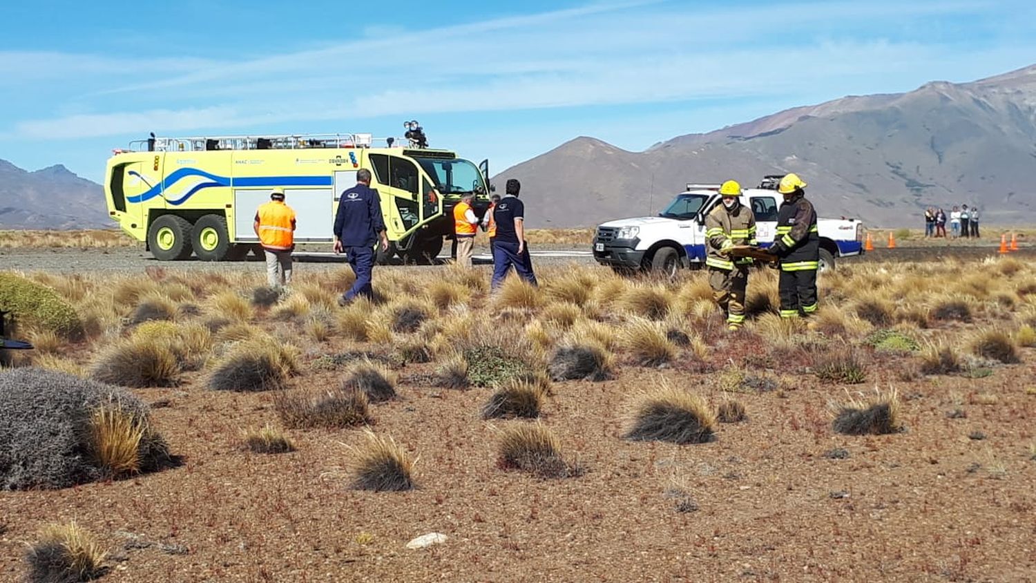 Se realizaron simulacros de accidentes aéreos en los aeropuertos de Esquel y Formosa