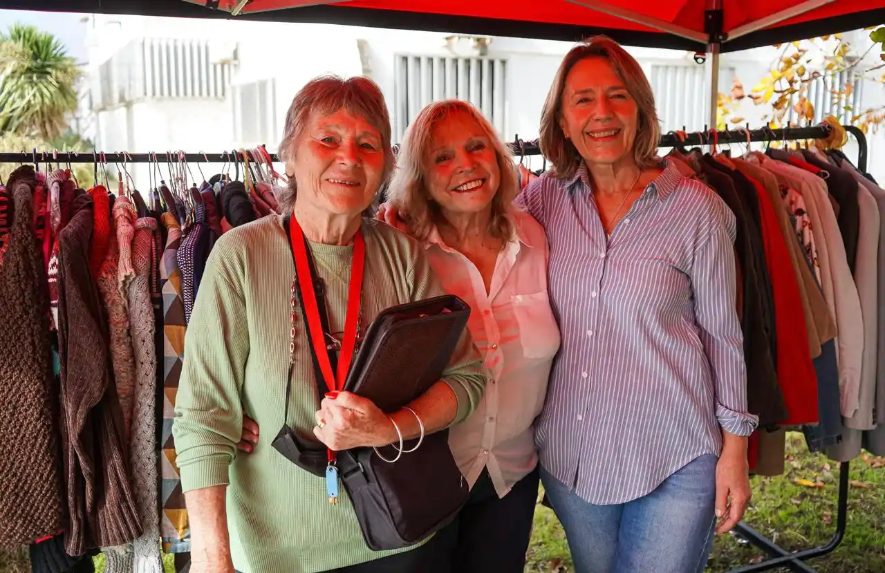 Feria cooperadora del hospital Ferreyra