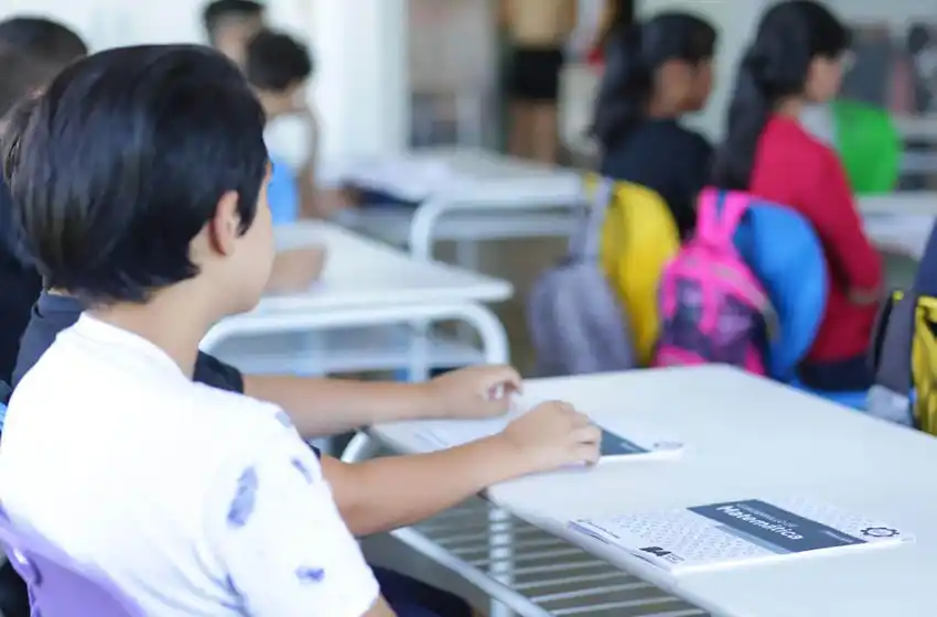 Toalla, malla y ojotas: la iniciativa de una escuela para combatir las altas temperaturas