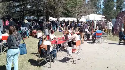 Shows folklóricos, retro y diversión, complementan una oferta gastronómica de primer nivel