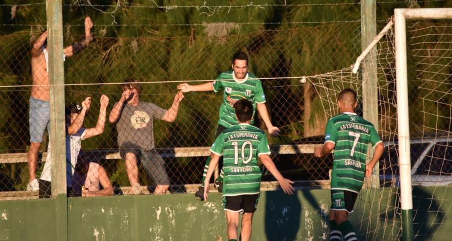 Torneo de Clubes: La Esperanza goleó a Maristas, sigue con vida y, sin jugar, Las Palmeras clasificó