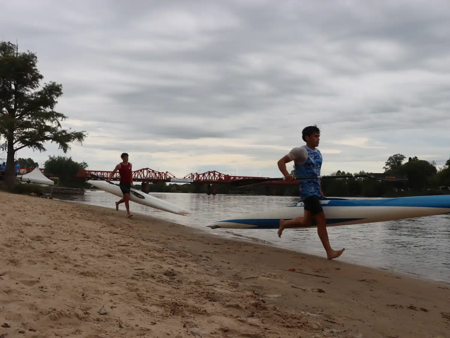 Con más de 350 palistas de todo el país, comenzó el Campeonato Argentino de Maratón y Selectivo Nacional de Canotaje