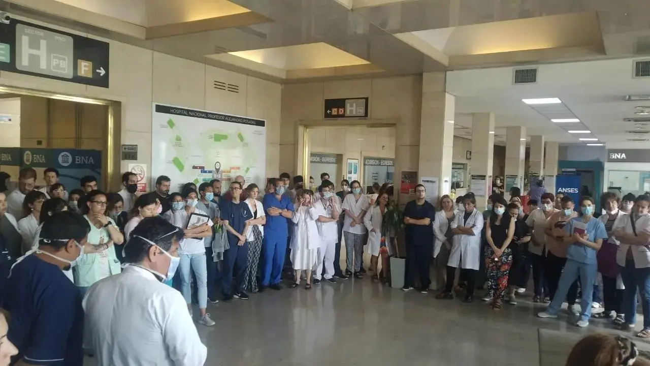 El Hospital Posadas se suma al paro para reclamar por sueldos adeudados