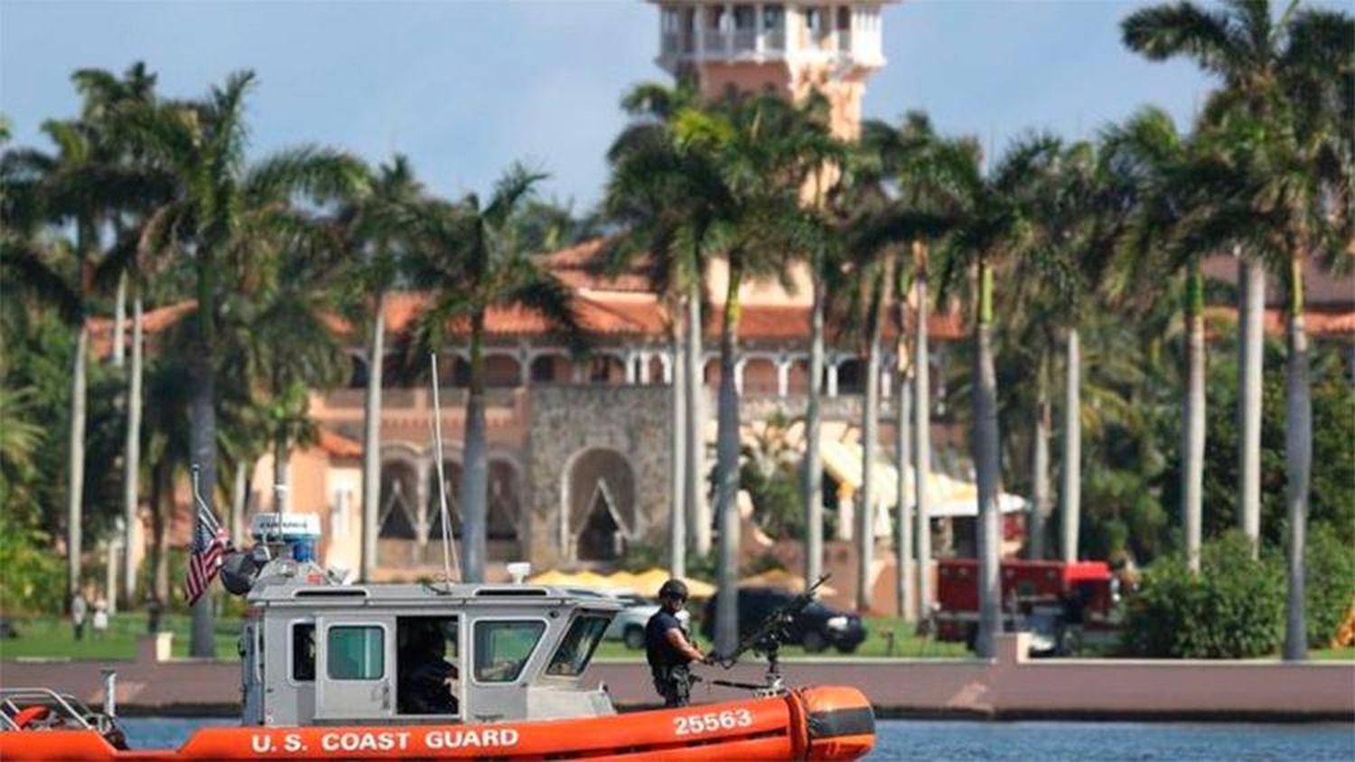 Disparos y dos detenidos en casa de descanso de Donald Trump en Florida