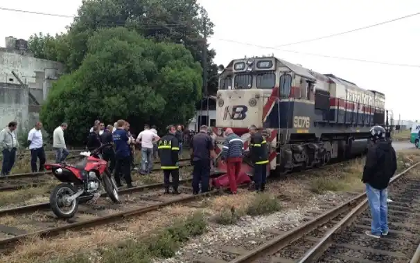 Mar del Plata: Motociclista murió atropellado por locomotora