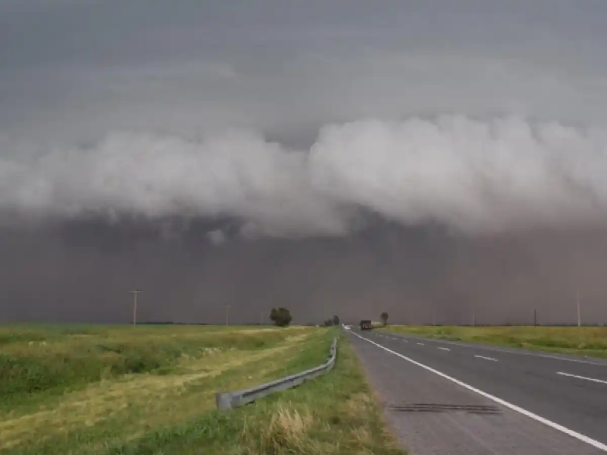 Comenzó a llover en el sur de Córdoba y se mantiene la alerta por tormentas y vientos fuertes