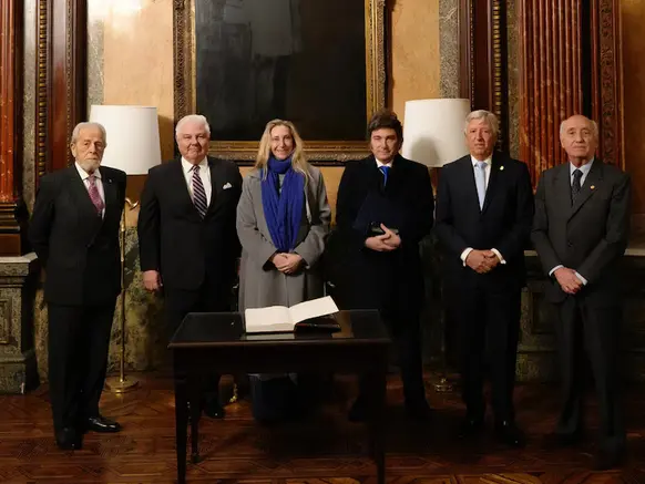 Milei repasó las políticas económicas aplicadas en su gestión y pidió que los inversores recuperen la confianza.