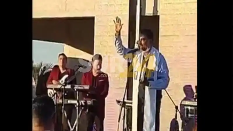 Insólito: un cura bendijo una fiesta clandestina y el video se volvió viral