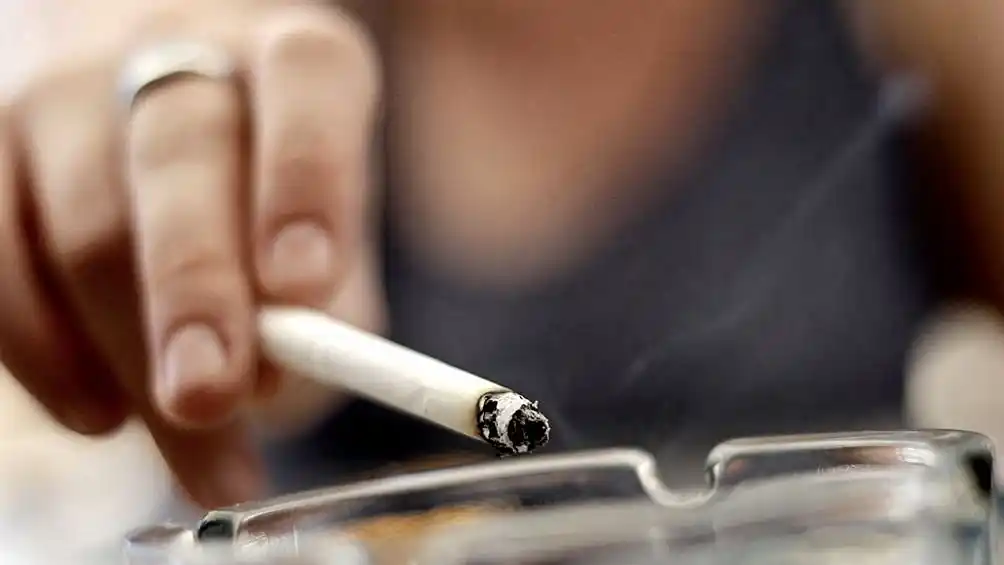 Nueva York elevó a 21 años la edad para comprar cigarrillos
