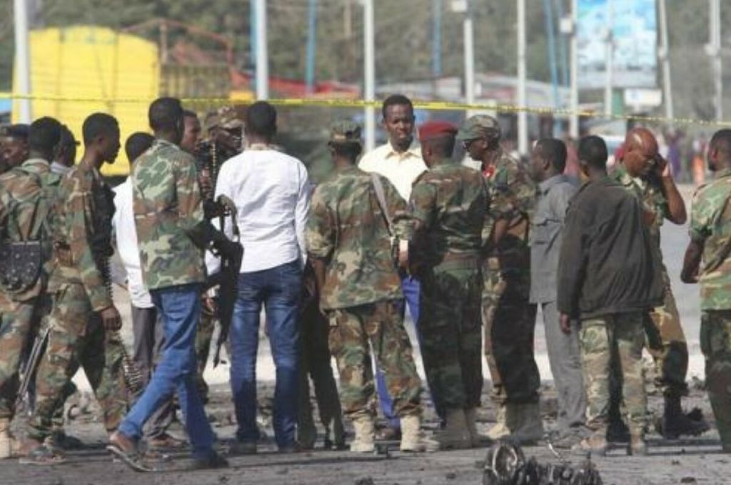 Un ataque suicida en Somalia dejó cinco muertos y 11 heridos, incluido un gobernador