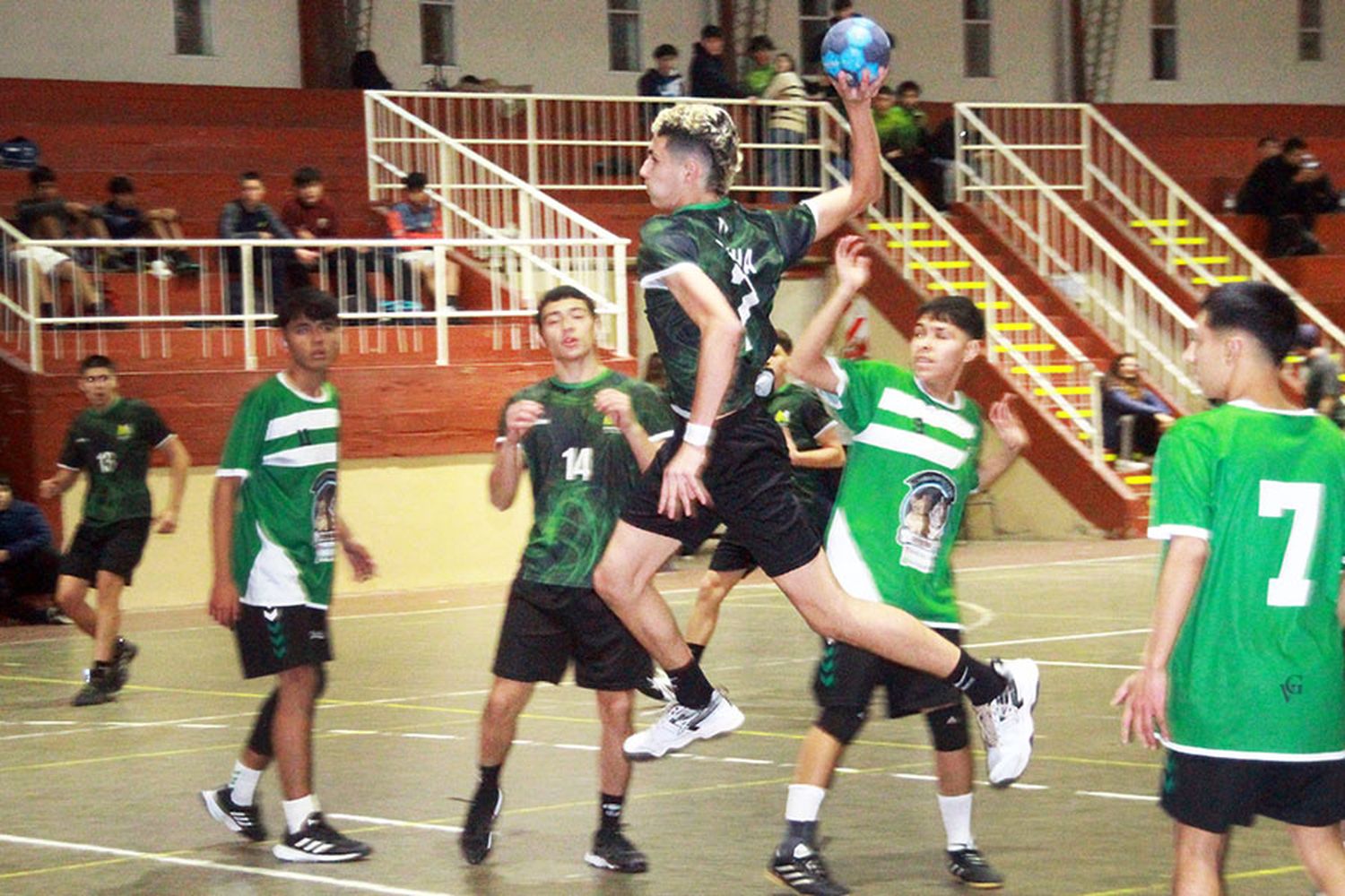 Cadetes invictos en el Hándbol
