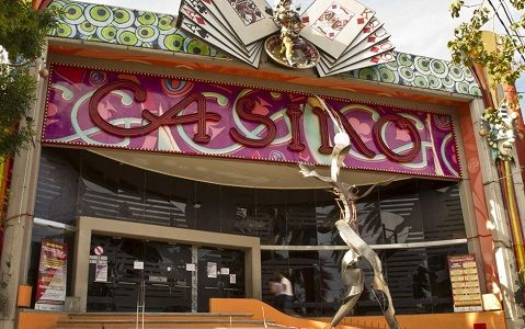 Suspenden torneo de tragamonedas por considerar que alienta a la ludopatía