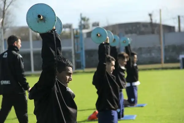 Con caras nuevas y viejos conocidos, Juventud dio inicio la pretemporada