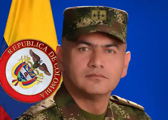 Por acoso sexual y vínculos con narcos, investigan a comandante del Ejército colombiano