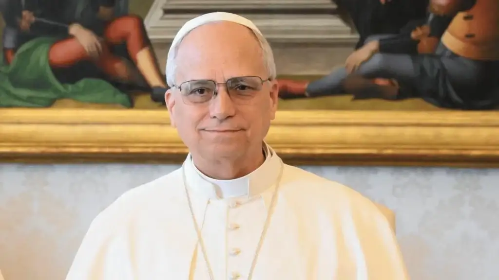 El papa León XIV se recupera de una cirugía por cáncer de pulmón y permanecerá internado una semana