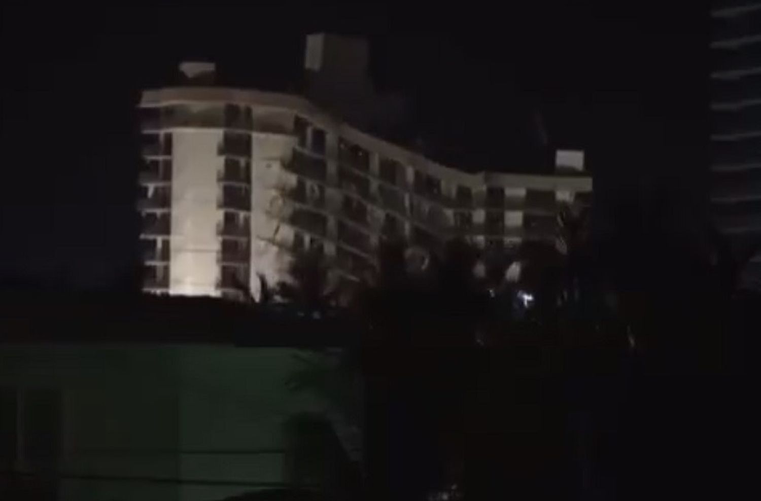 Video: así demolieron lo que quedaba del edificio que colapsó en Miami