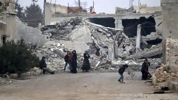 Aleppo: Rusia halla fosas comunes con cuerpos mutilados