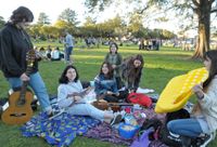 En un clima de vuelta a la normalidad, cientos de estudiantes celebraron su día en la Plaza de las Banderas