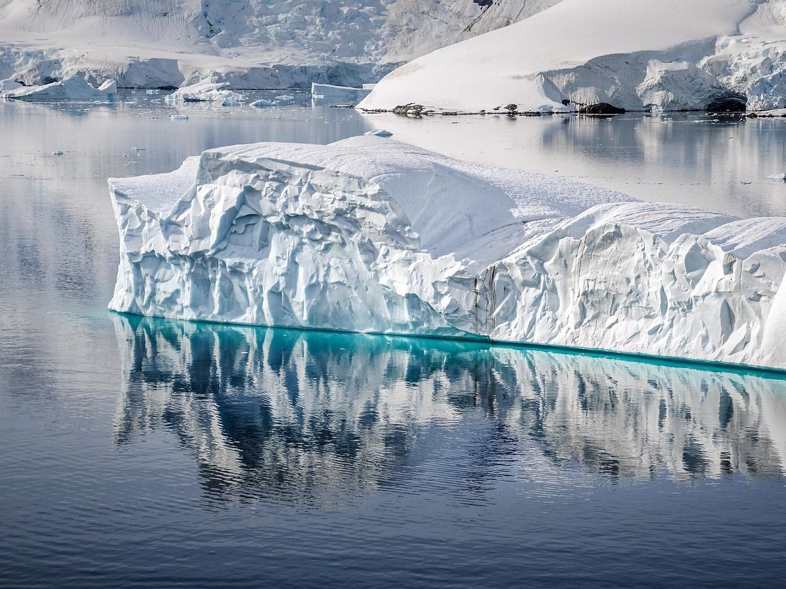 China envía por primera vez un sumergible tripulado bajo el hielo del Ártico