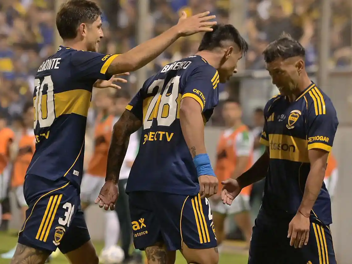 Bareiro festeja con sus compañeros.