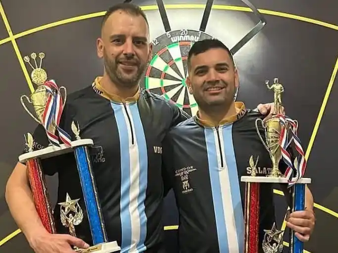 Jesús Salate y Victor Guillín luego de lograr la clasificación.