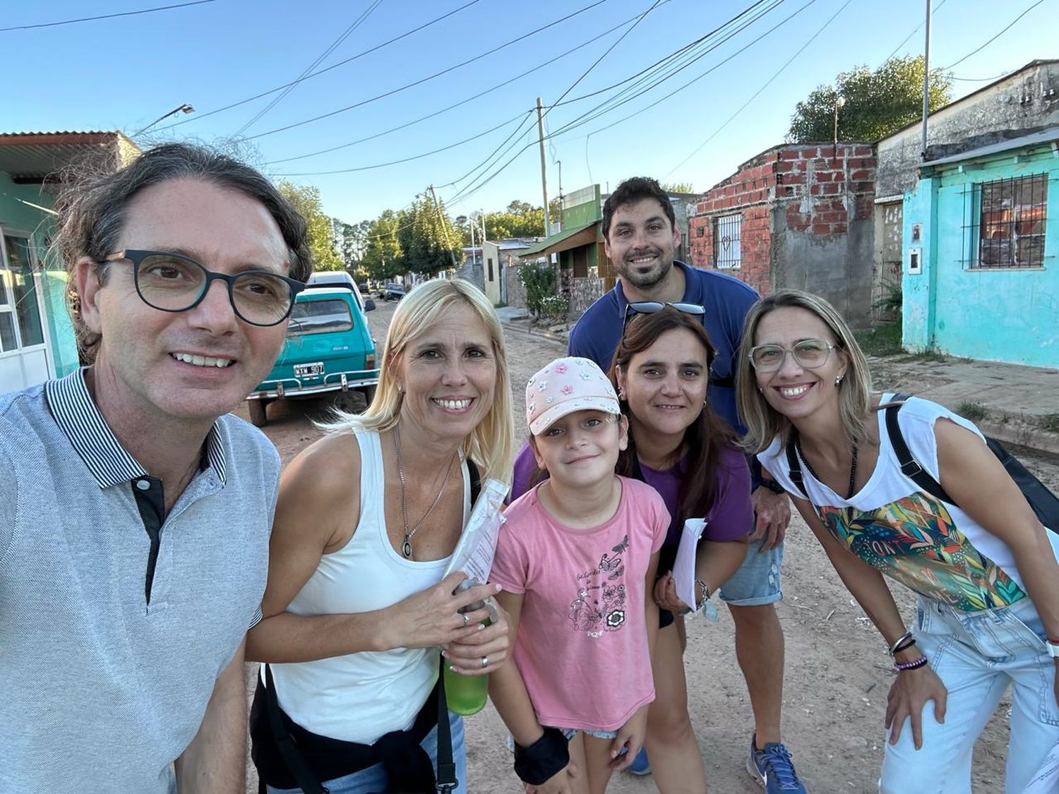 Mario Curuchet (izq) junto a voluntarios de coaching.