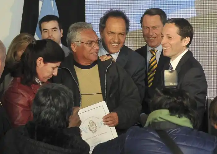 Scioli inauguró Juzgado de Garantías y entregó 800 escrituras 