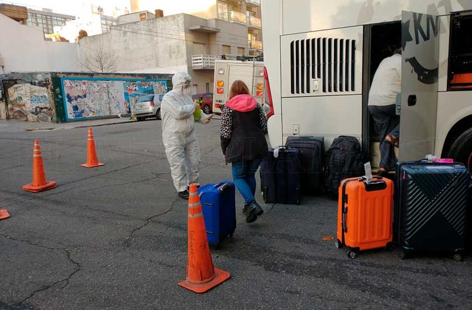 Llegan más "repatriados" a Mar del Plata