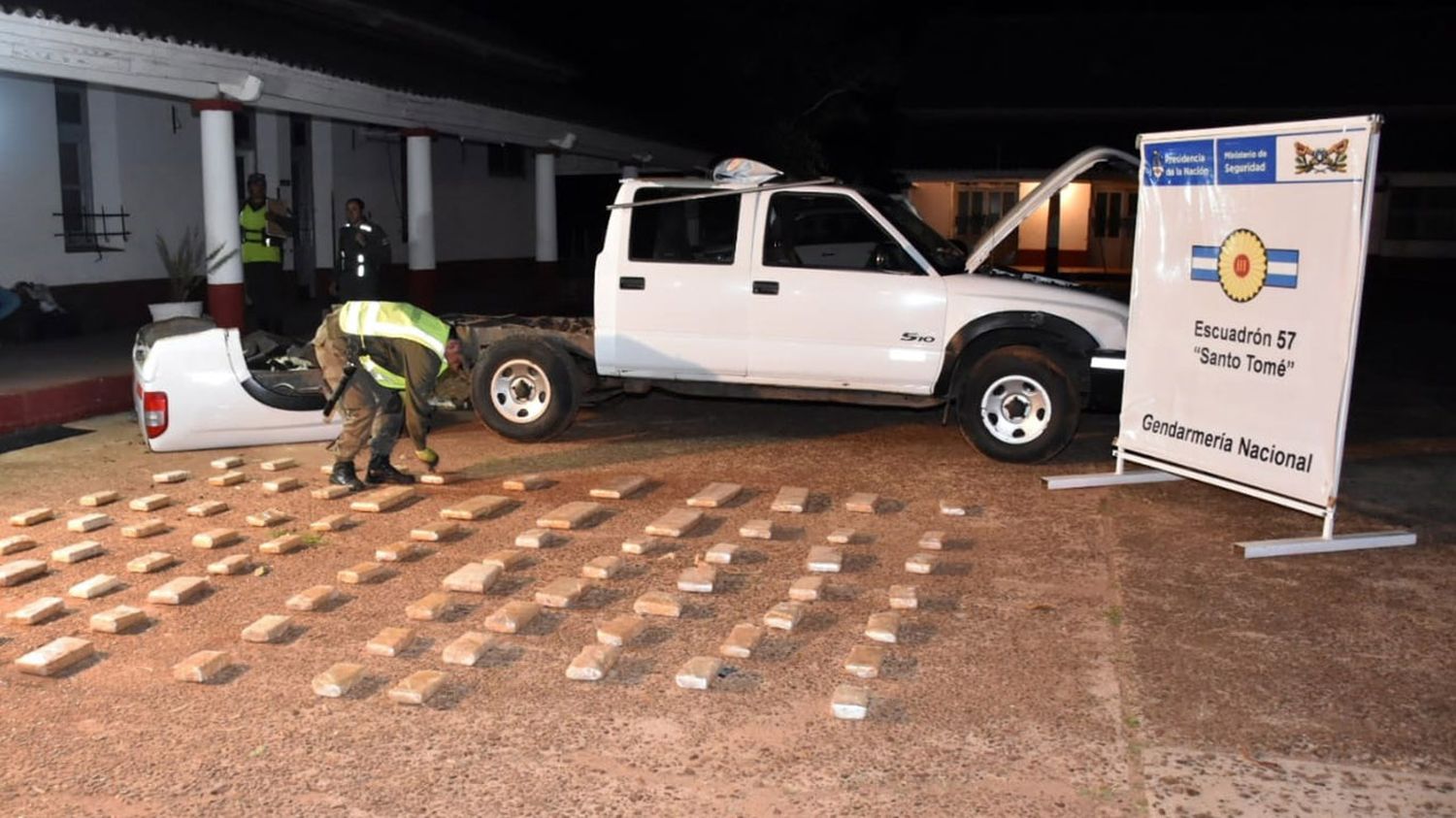 Gendarmería secuestró más de 64 kilos de marihuana ocultos en una camioneta