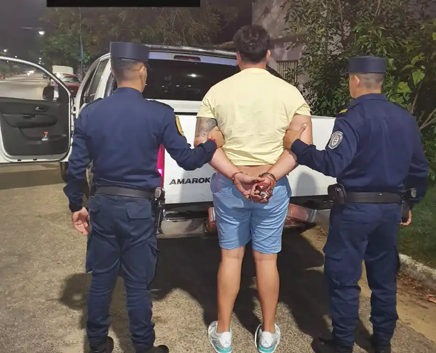 Según testigos: Dos personas fueron apresadas tras realizar disparos desde una camioneta