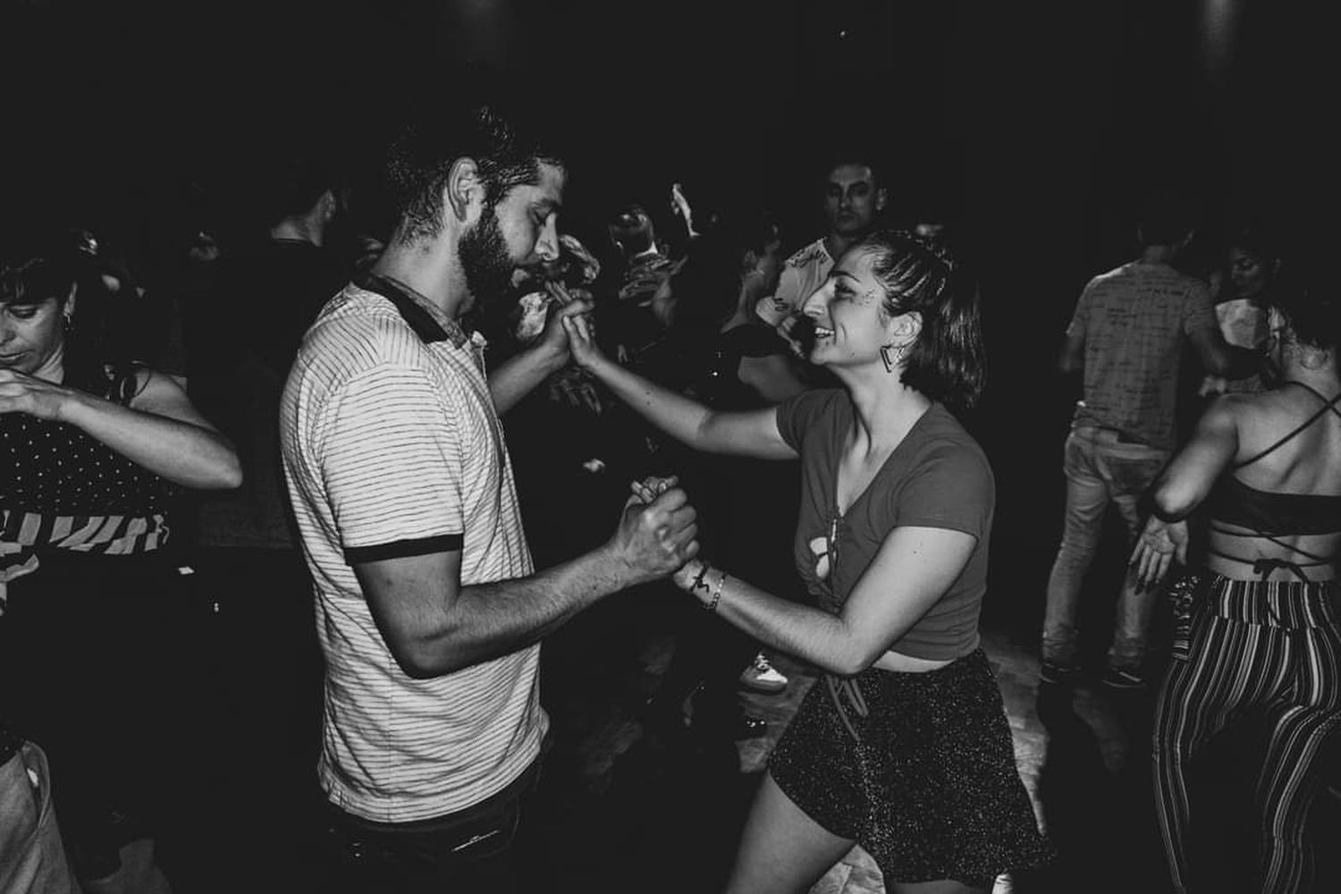 El boom de la bachata se siente en la ciudad y cada vez más personas incursionan en este baile