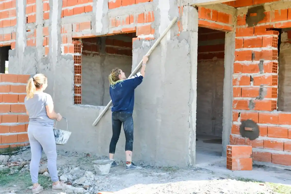 Vecinos construyen sus propias viviendas en la ciudad a través del programa "Hago mi casa"