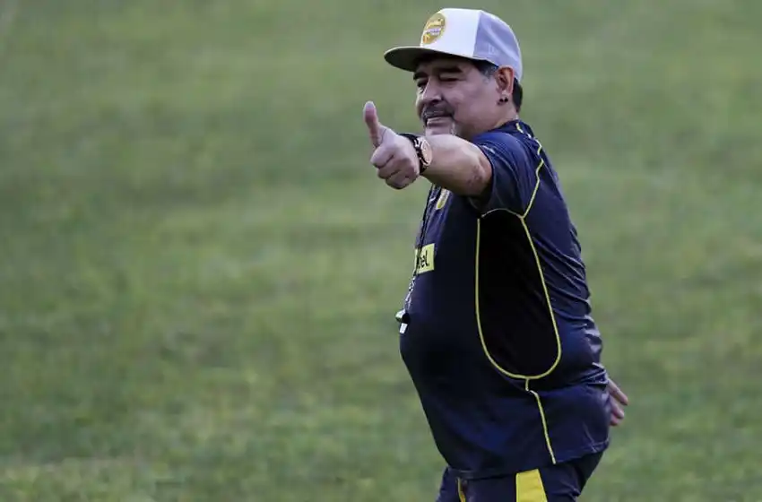 Maradona fue dado de alta tras ser operado del estómago