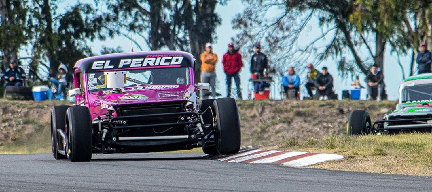 Viene de ganador. Alfredo Pérez y su TC del 40 luego de imponerse en Tres Arroyos