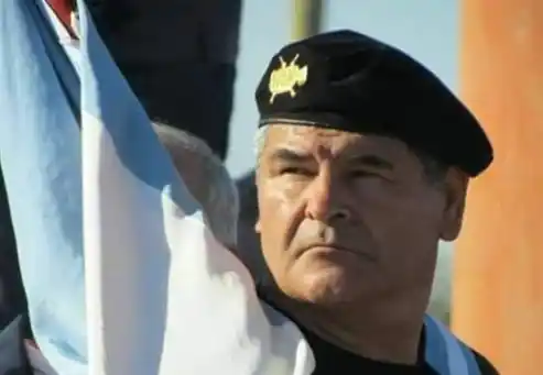 Malvinas: "Váyanse que tienen hijos", la historia de Poltronieri, el mercedino que combatió solo y salvó compañeros