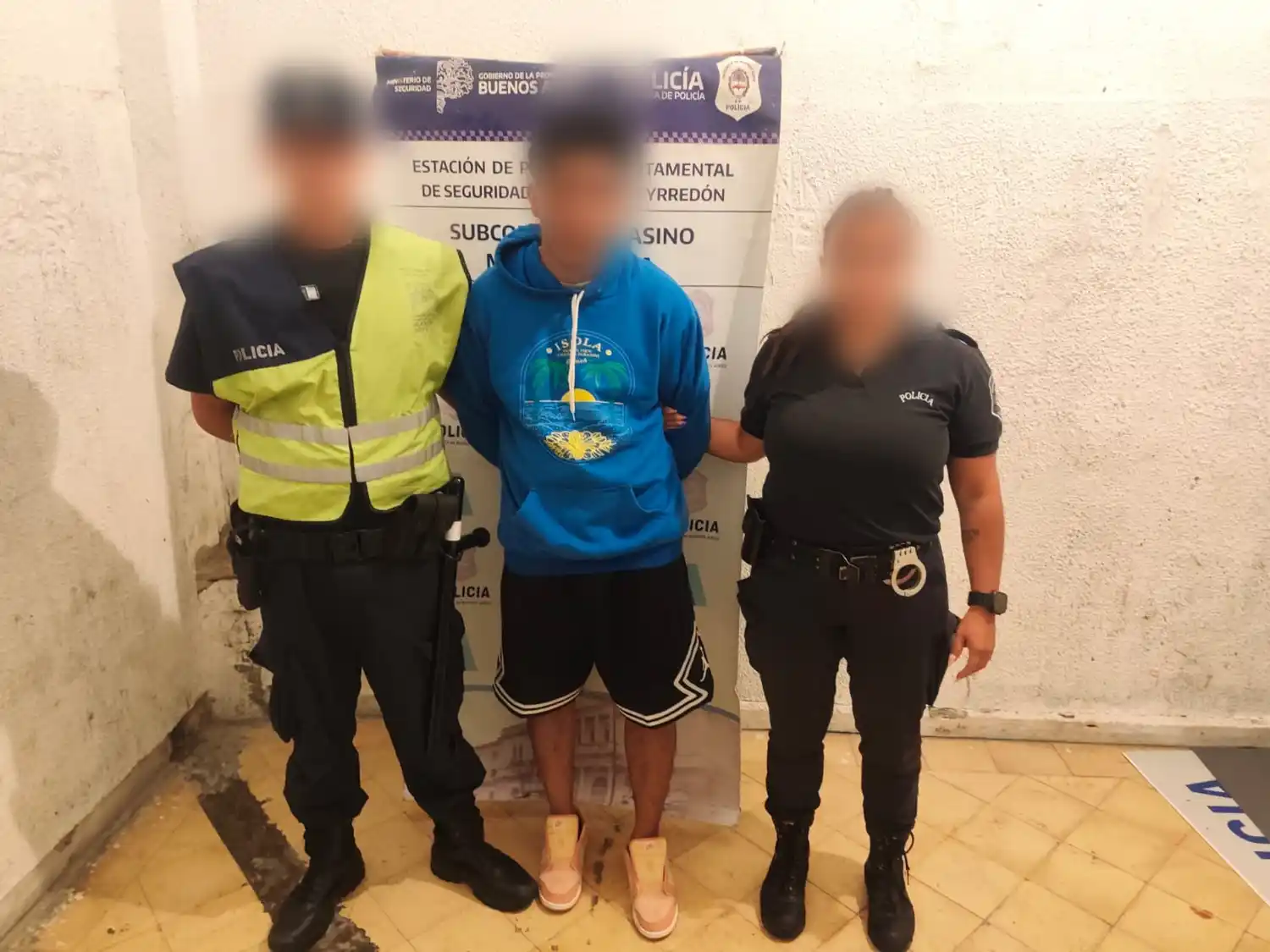 La persecución terminó en Boulevard Marítimo y Belgrano, donde transeúntes lograron reducir al sospechoso hasta la llegada de la policía.