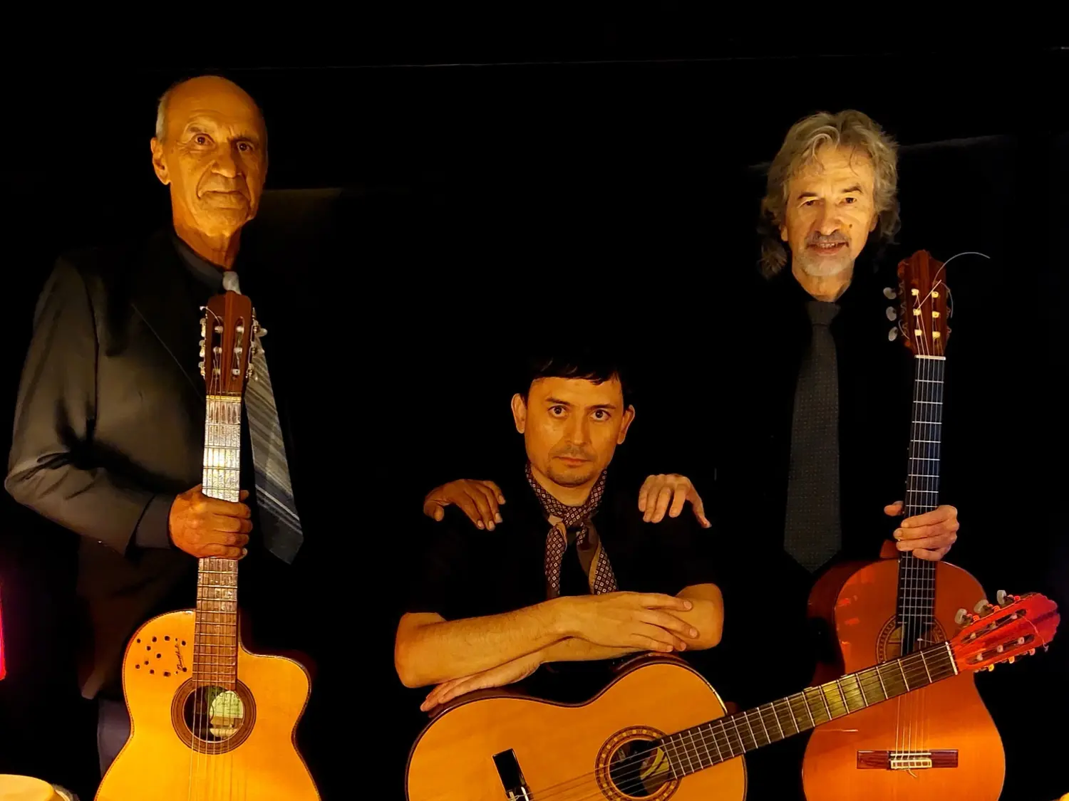 Músicos. Oscar Muttio, Jorge Arias y Sergio Crotti participaron de la grabación en vivo de “El ruin”, en un cruce generacional de guitarras