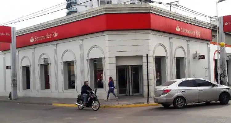 Dificultades para operar con tarjetas del banco Río Santander