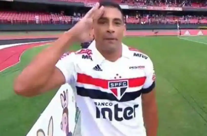Polémico festejo de un jugador de Sao Paulo en homenaje a Bolsonaro