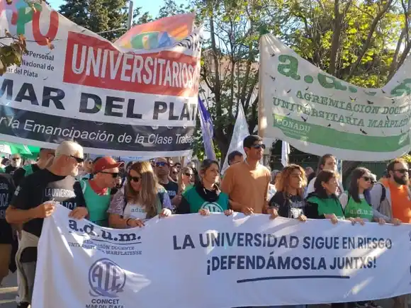 Docentes y no docentes de la Universidad Nacional de Mar del Plata profundizan el plan de lucha