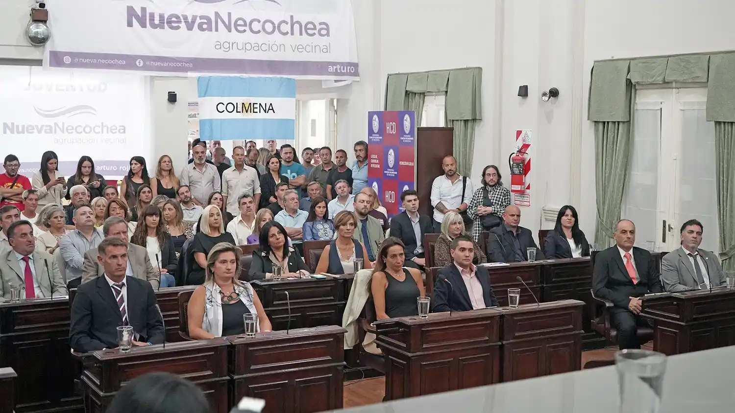 Sin gente en la barra. Los concejales escucharon a Rojas