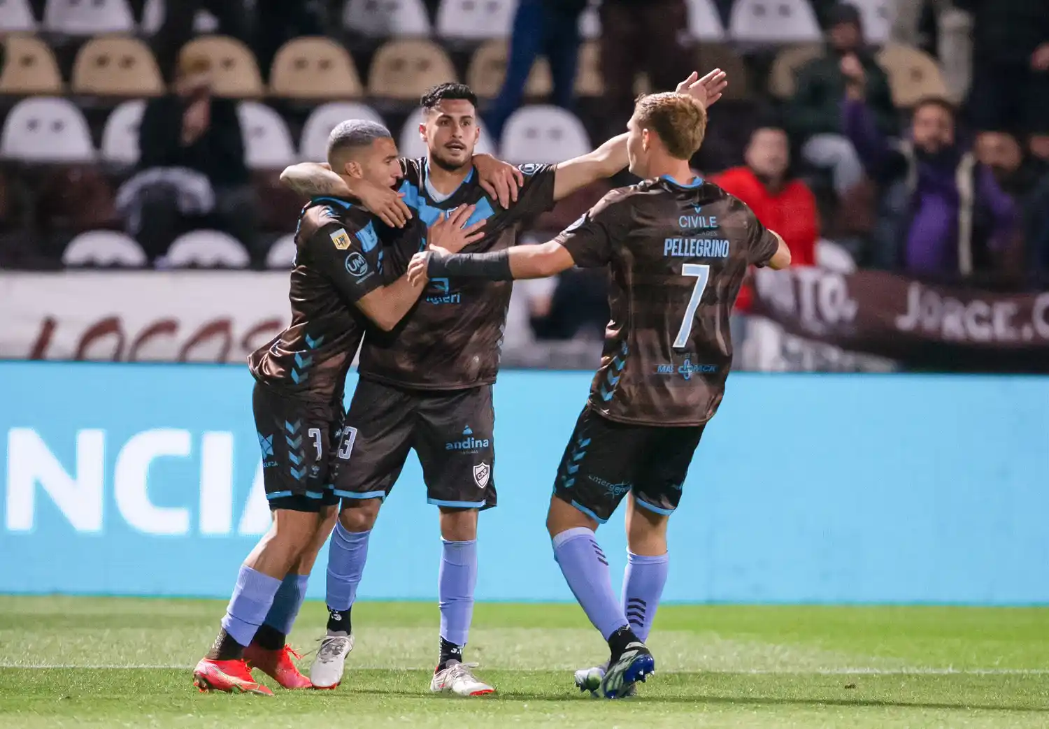 Platense se lo dio vuelta a Lanús y escapa del fondo